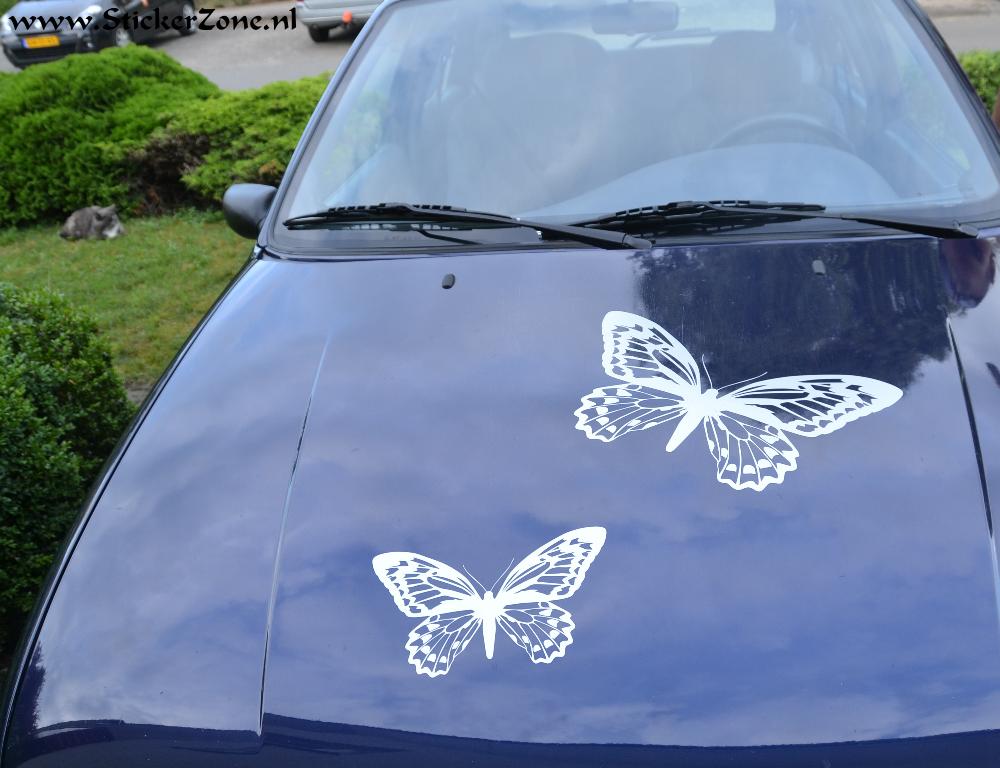 Leuke vlinder stickers op de motorkap