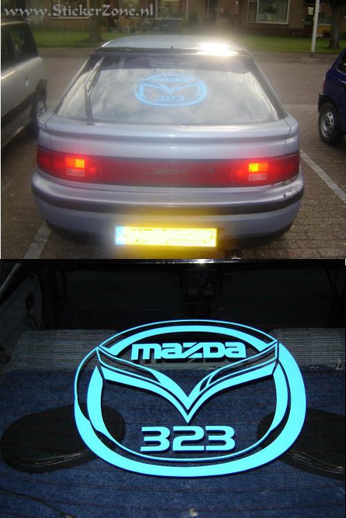 Mazda 323 met Logo