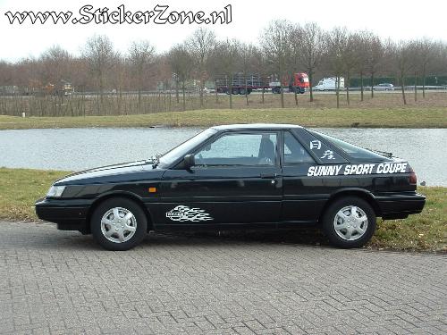 Nissan Sunny Coupe met diverse Stickers