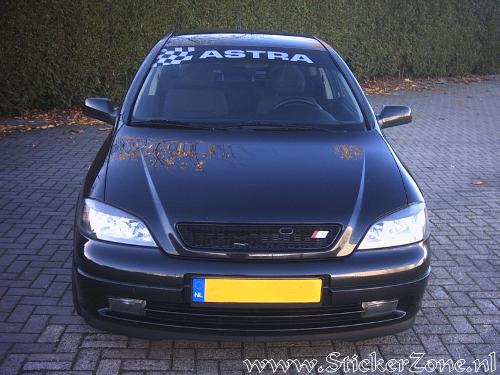 Opel Astra met Astra raamsticker