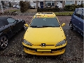 Peugeot 106 met gele raamband