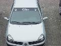Renault Clio met Raamsticker Clio en Renaultlogo's op raamband