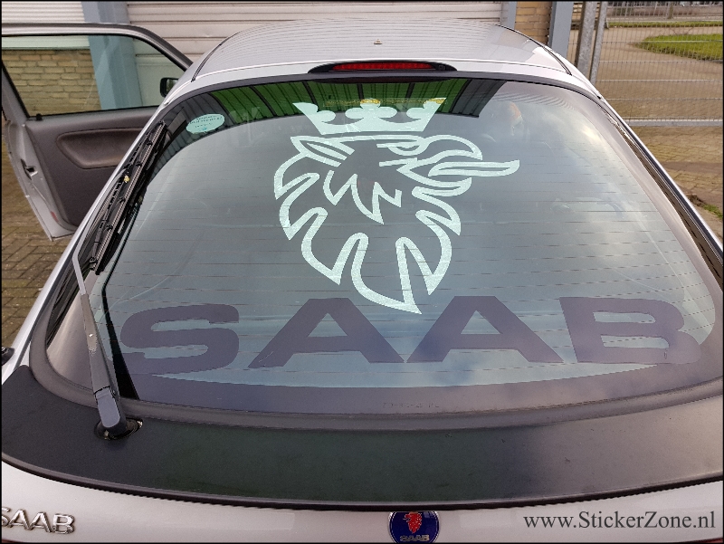 Saab met groot Saab logo