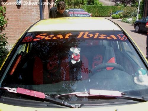 Seat Ibiza met Raamsticker en logo's